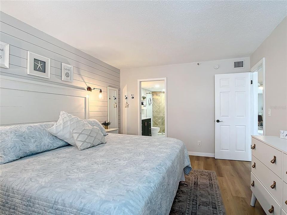 For Sale: $619,000 (2 beds, 2 baths, 1055 Square Feet)