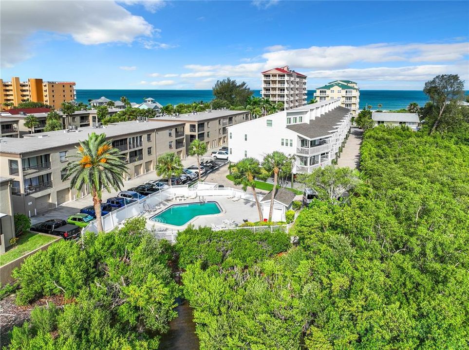 For Sale: $619,000 (2 beds, 2 baths, 1055 Square Feet)