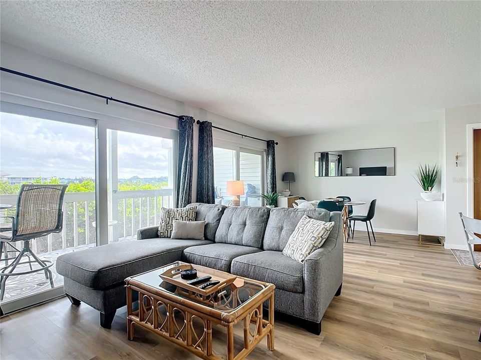 For Sale: $619,000 (2 beds, 2 baths, 1055 Square Feet)