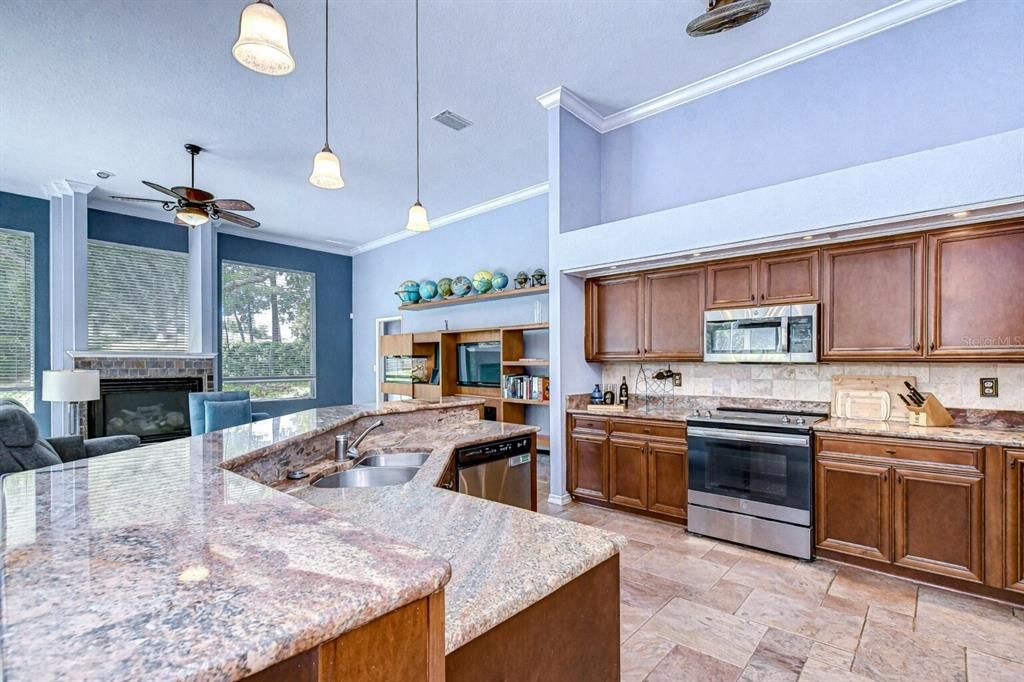 For Sale: $775,000 (5 beds, 3 baths, 3141 Square Feet)