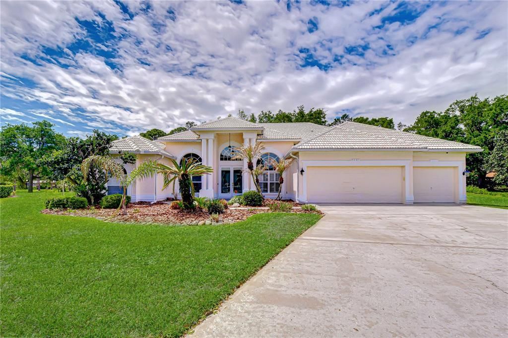 For Sale: $775,000 (5 beds, 3 baths, 3141 Square Feet)