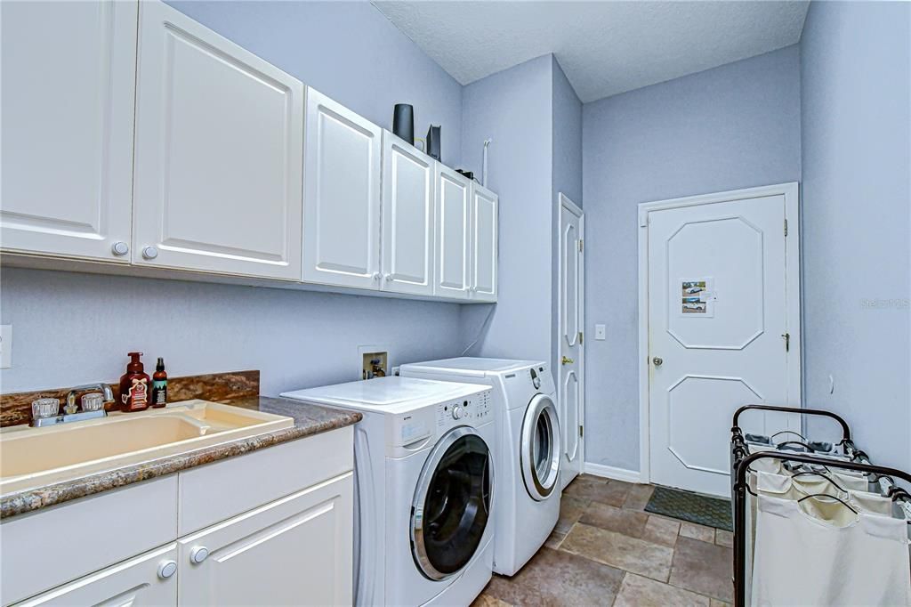 For Sale: $775,000 (5 beds, 3 baths, 3141 Square Feet)