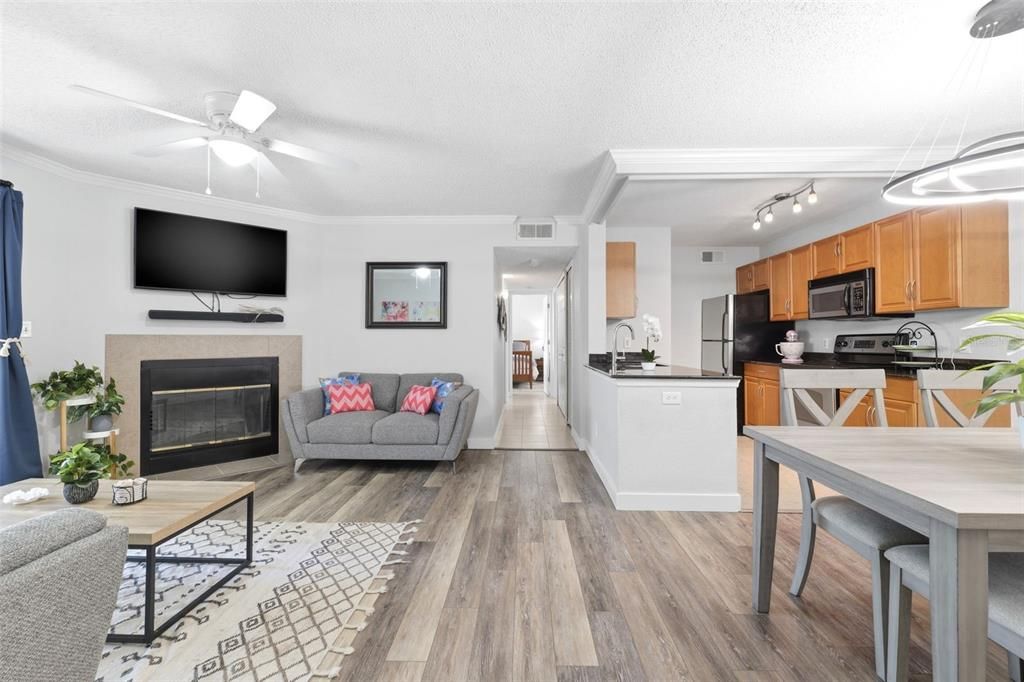 For Sale: $175,000 (2 beds, 1 baths, 945 Square Feet)