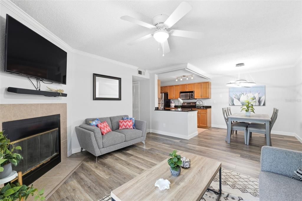 For Sale: $175,000 (2 beds, 1 baths, 945 Square Feet)