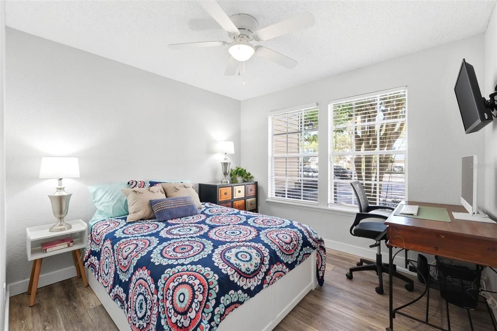 For Sale: $175,000 (2 beds, 1 baths, 945 Square Feet)