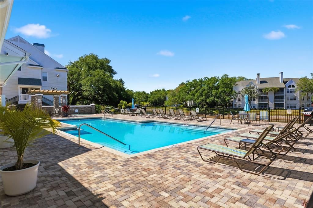 For Sale: $175,000 (2 beds, 1 baths, 945 Square Feet)