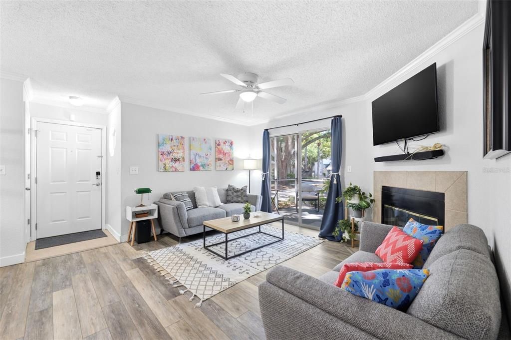 For Sale: $175,000 (2 beds, 1 baths, 945 Square Feet)