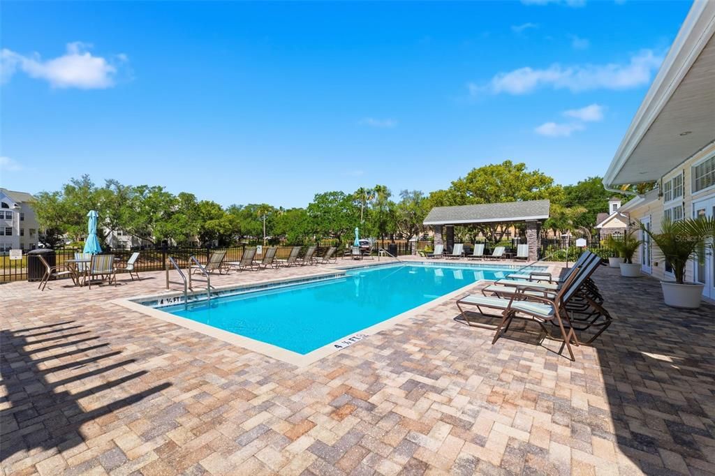 For Sale: $175,000 (2 beds, 1 baths, 945 Square Feet)