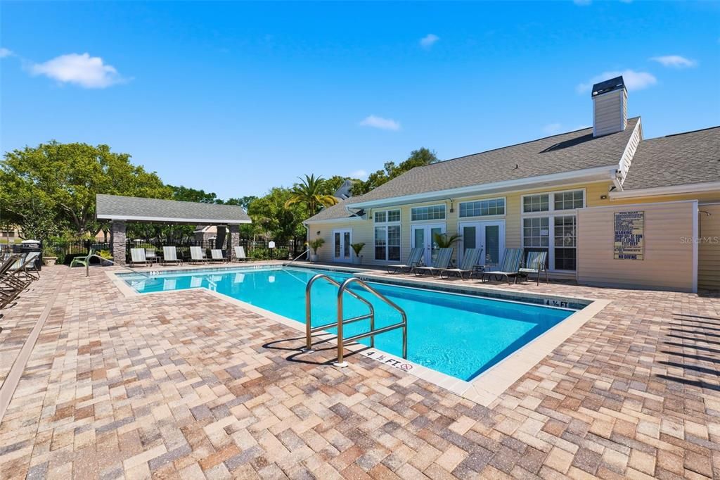 For Sale: $175,000 (2 beds, 1 baths, 945 Square Feet)