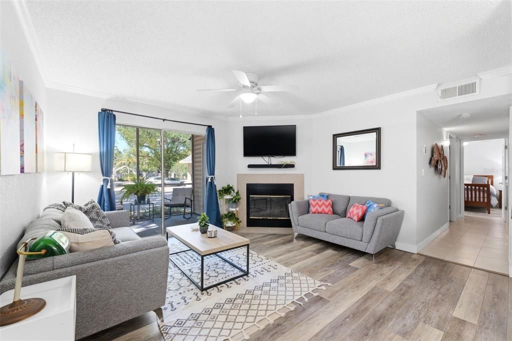 For Sale: $175,000 (2 beds, 1 baths, 945 Square Feet)