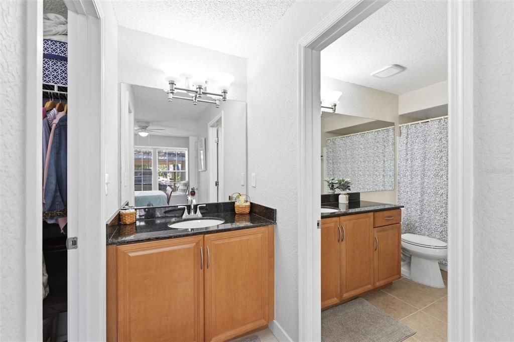 For Sale: $175,000 (2 beds, 1 baths, 945 Square Feet)