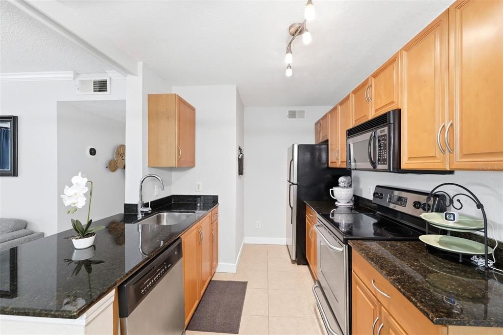 For Sale: $175,000 (2 beds, 1 baths, 945 Square Feet)