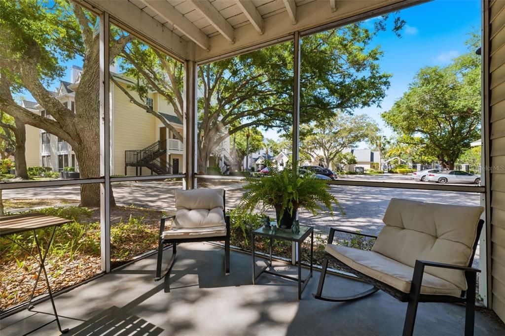 For Sale: $175,000 (2 beds, 1 baths, 945 Square Feet)