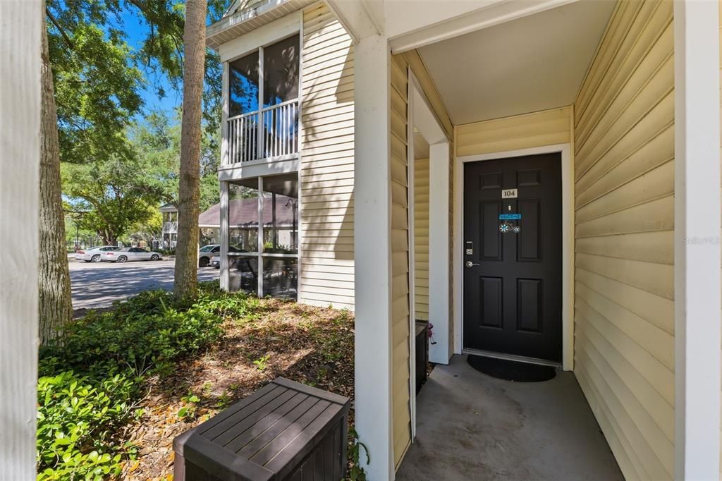 For Sale: $175,000 (2 beds, 1 baths, 945 Square Feet)