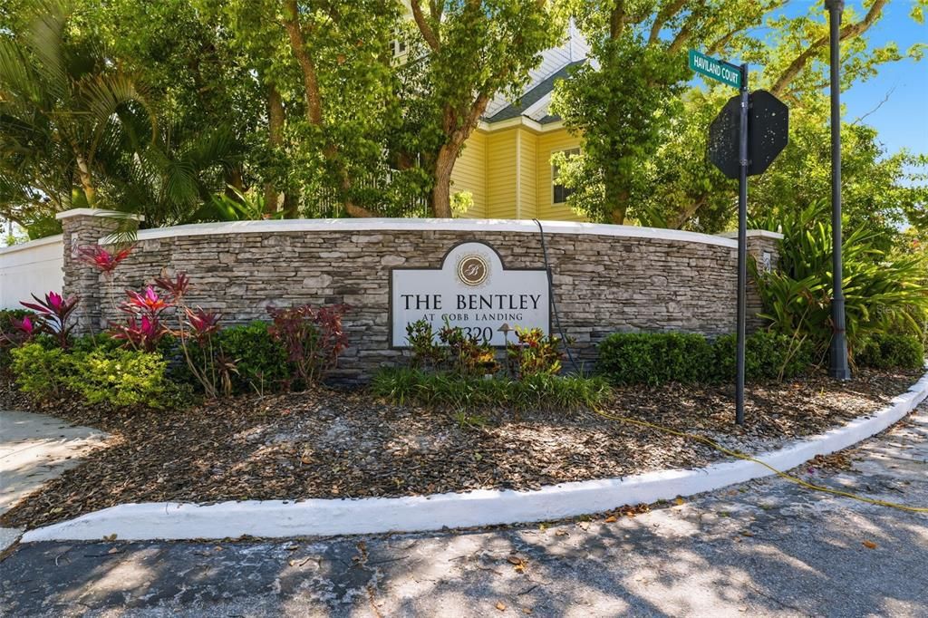 For Sale: $175,000 (2 beds, 1 baths, 945 Square Feet)