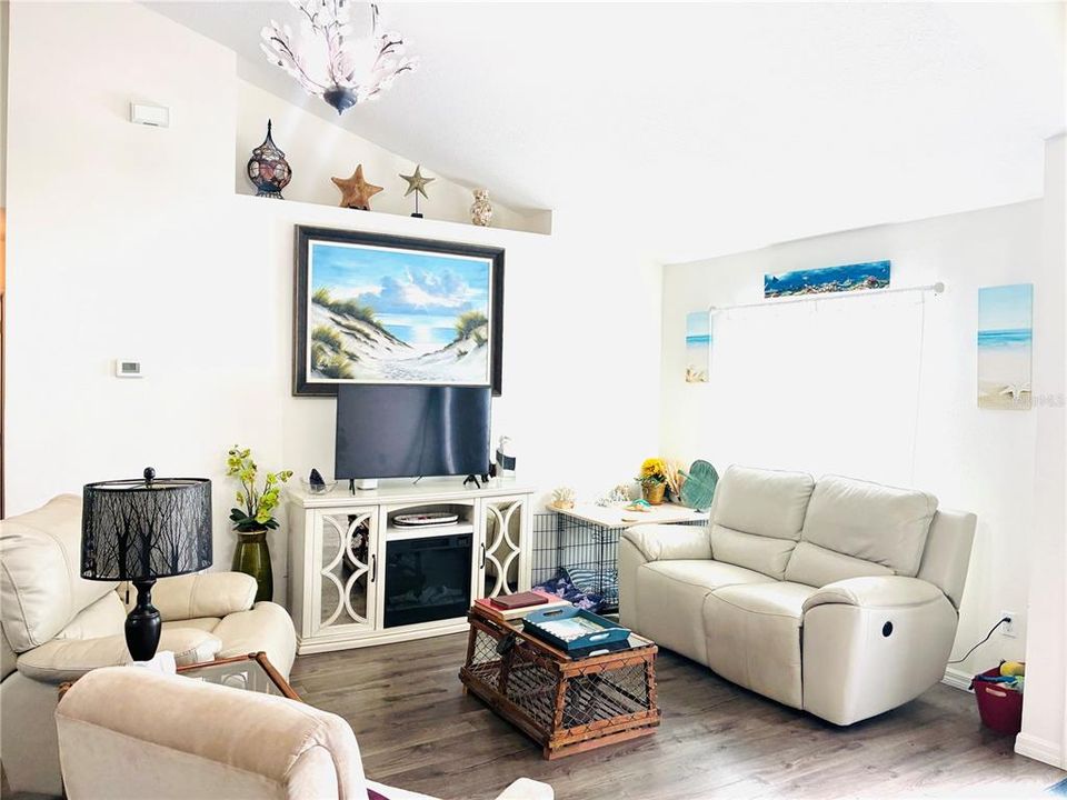 For Sale: $339,000 (3 beds, 2 baths, 1308 Square Feet)