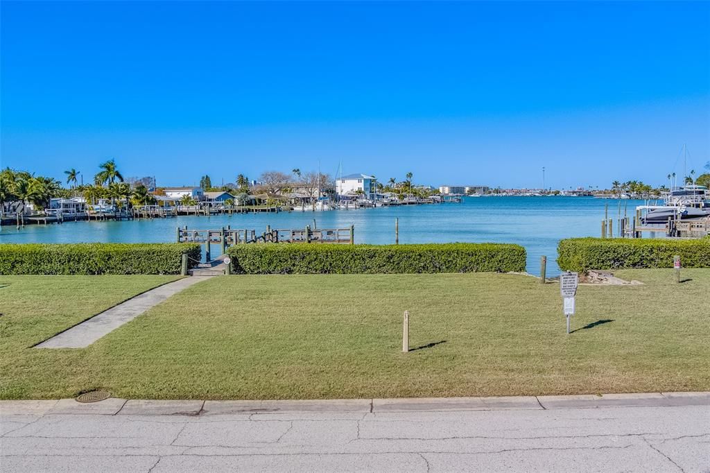Active With Contract: $3,800 (3 beds, 2 baths, 1305 Square Feet)