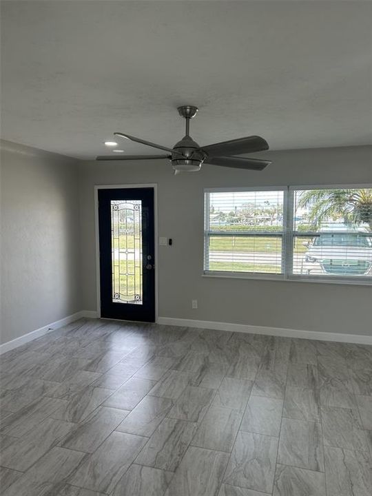 Active With Contract: $3,800 (3 beds, 2 baths, 1305 Square Feet)