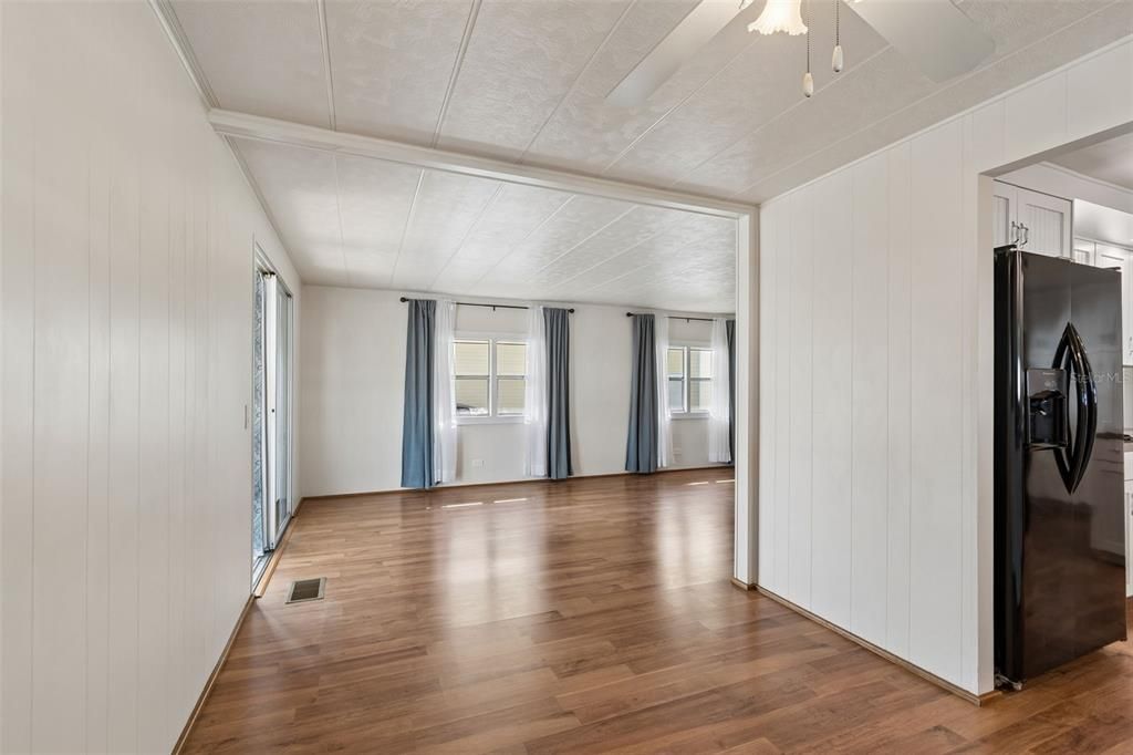 Active With Contract: $165,000 (2 beds, 2 baths, 1128 Square Feet)
