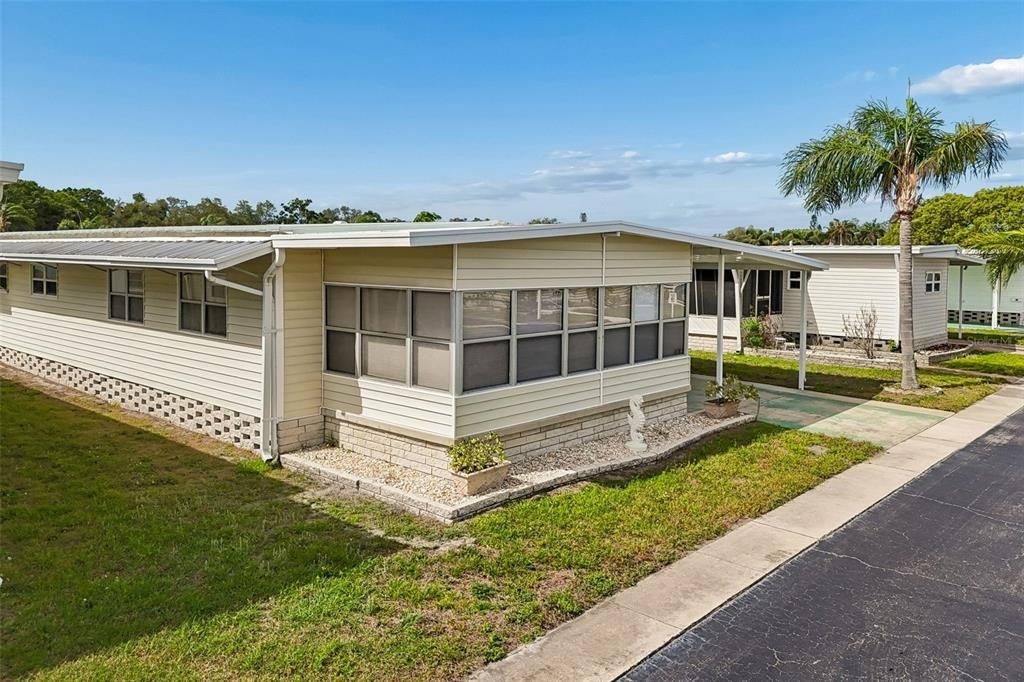 Active With Contract: $165,000 (2 beds, 2 baths, 1128 Square Feet)