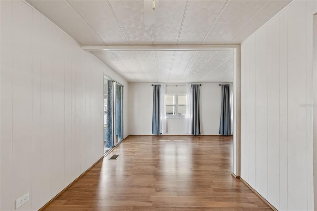 Active With Contract: $165,000 (2 beds, 2 baths, 1128 Square Feet)