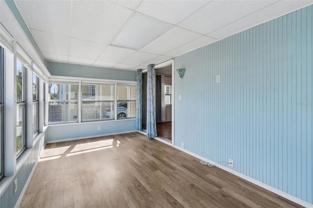 Active With Contract: $165,000 (2 beds, 2 baths, 1128 Square Feet)