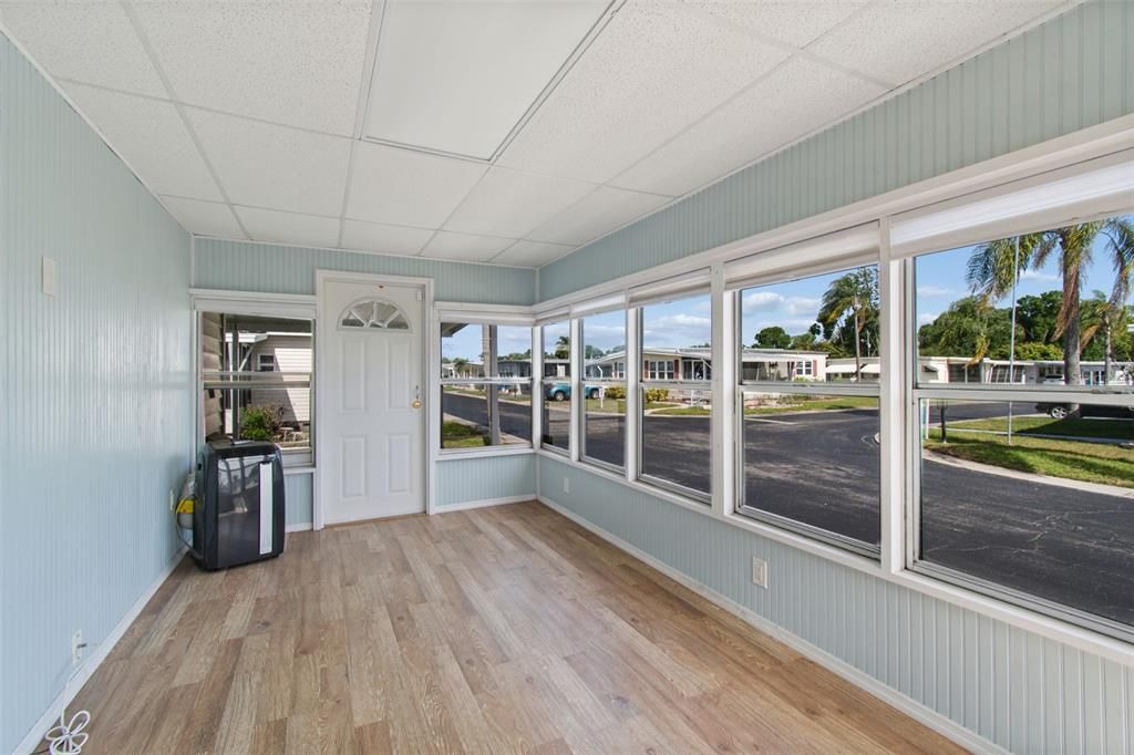 Active With Contract: $165,000 (2 beds, 2 baths, 1128 Square Feet)