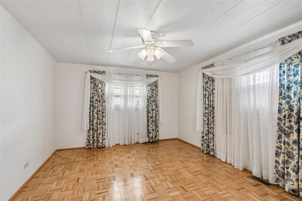 Active With Contract: $165,000 (2 beds, 2 baths, 1128 Square Feet)