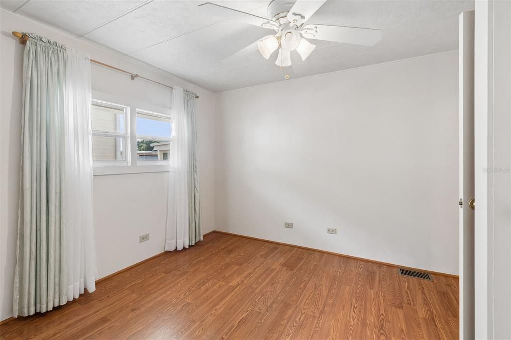 Active With Contract: $165,000 (2 beds, 2 baths, 1128 Square Feet)