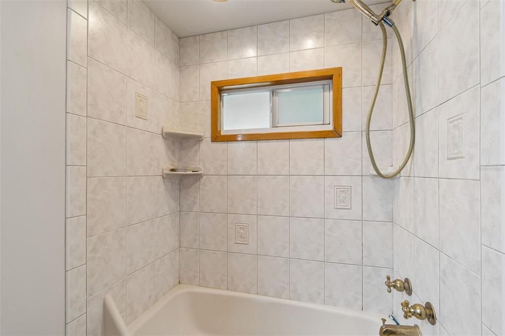 Active With Contract: $165,000 (2 beds, 2 baths, 1128 Square Feet)