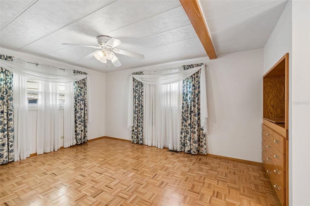 Active With Contract: $165,000 (2 beds, 2 baths, 1128 Square Feet)