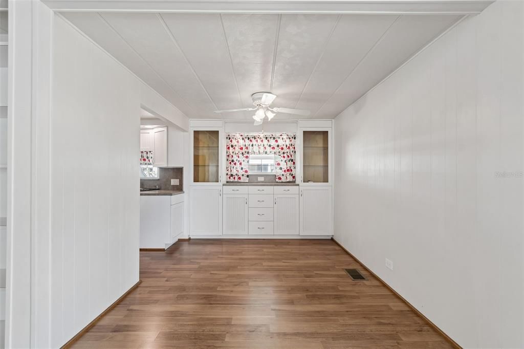 Active With Contract: $165,000 (2 beds, 2 baths, 1128 Square Feet)