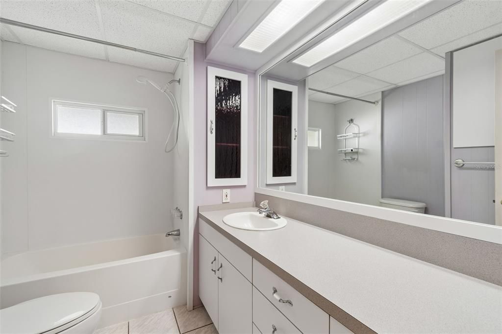 Active With Contract: $165,000 (2 beds, 2 baths, 1128 Square Feet)
