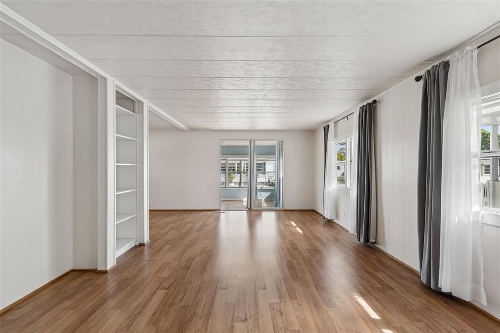 Active With Contract: $165,000 (2 beds, 2 baths, 1128 Square Feet)