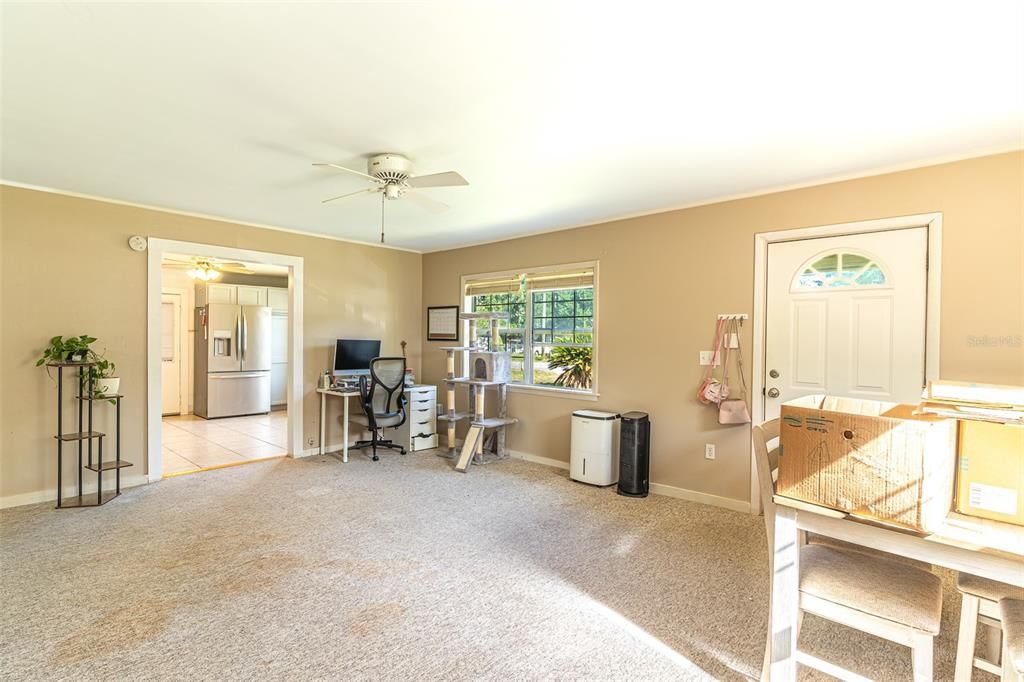 Active With Contract: $220,000 (3 beds, 1 baths, 1088 Square Feet)