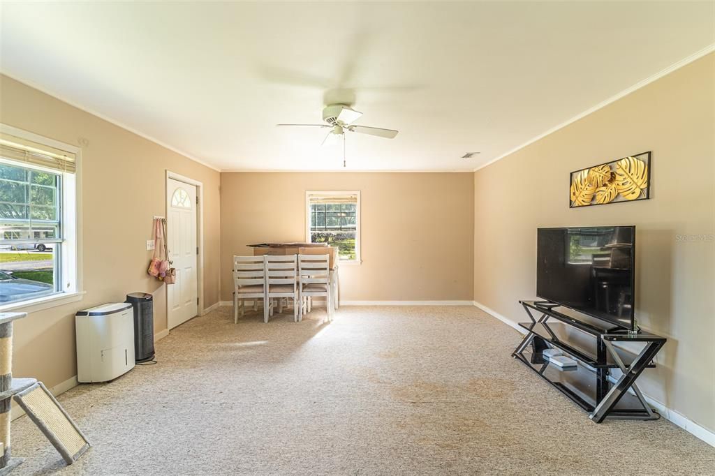 Active With Contract: $220,000 (3 beds, 1 baths, 1088 Square Feet)