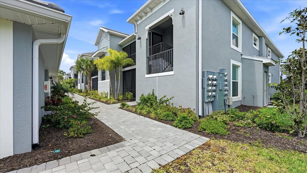 For Sale: $409,000 (2 beds, 2 baths, 1568 Square Feet)