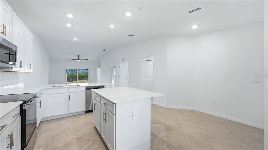 For Sale: $409,000 (2 beds, 2 baths, 1568 Square Feet)
