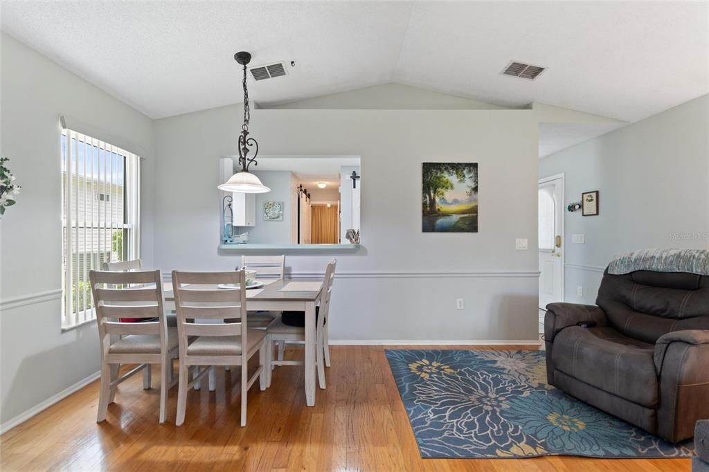 For Sale: $330,000 (1 beds, 1 baths, 1180 Square Feet)