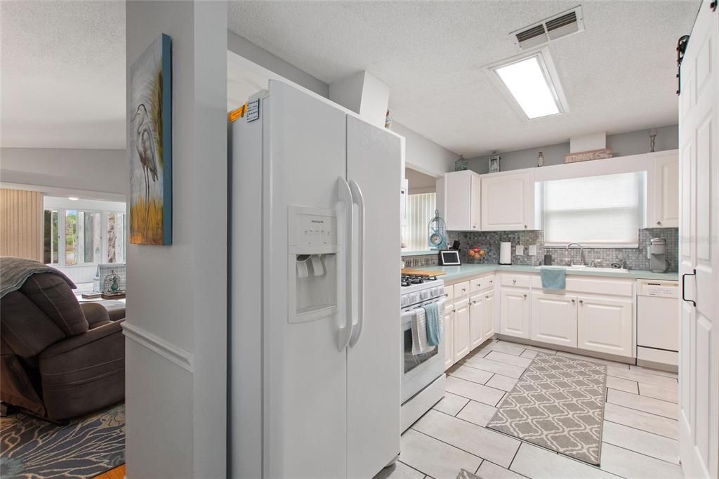 For Sale: $330,000 (1 beds, 1 baths, 1180 Square Feet)