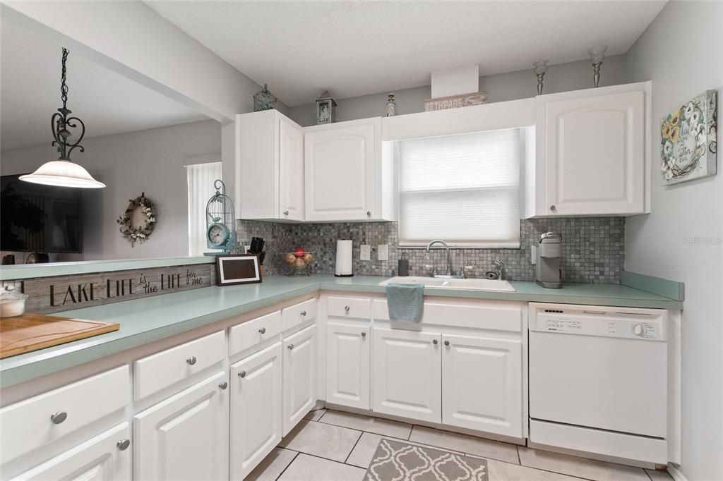 For Sale: $330,000 (1 beds, 1 baths, 1180 Square Feet)