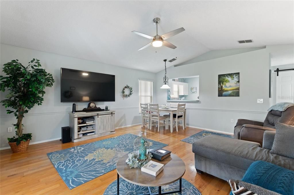 For Sale: $330,000 (1 beds, 1 baths, 1180 Square Feet)