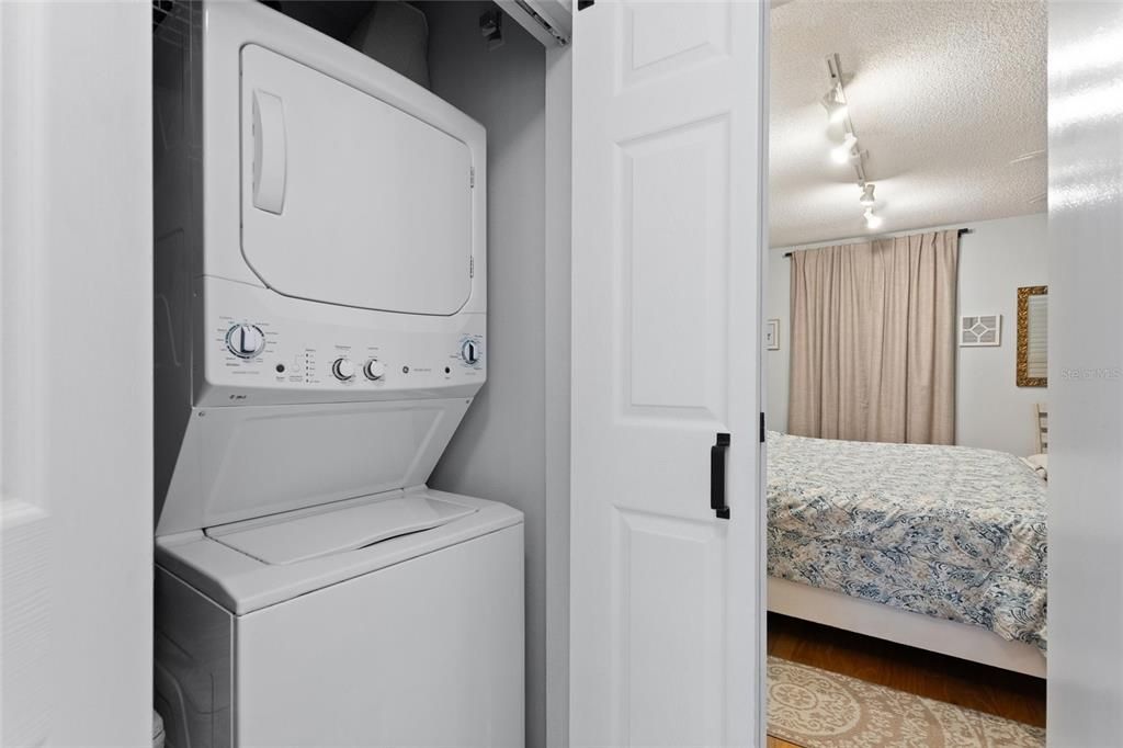 For Sale: $330,000 (1 beds, 1 baths, 1180 Square Feet)