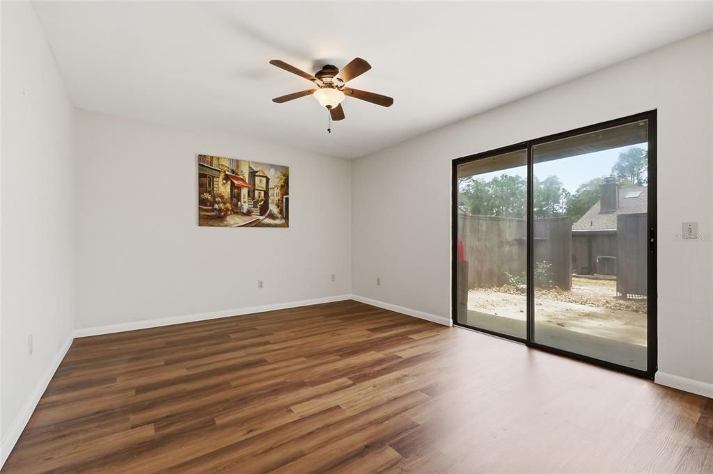На продажу: $189,000 (2 спален, 2 ванн, 1007 Квадратных фут)