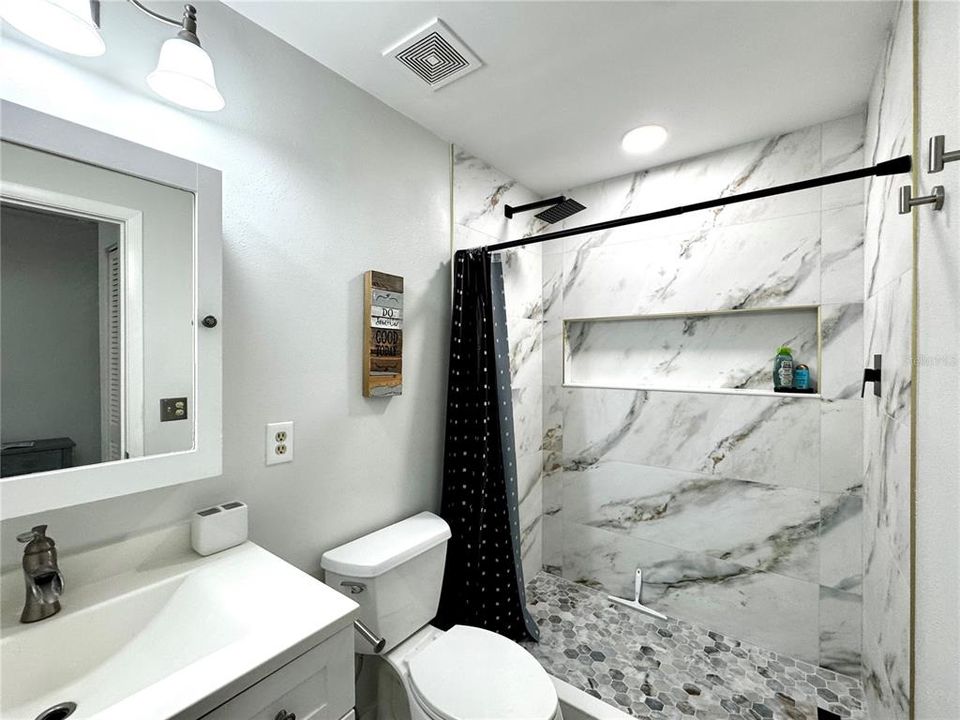 Active With Contract: $1,750 (1 beds, 1 baths, 786 Square Feet)
