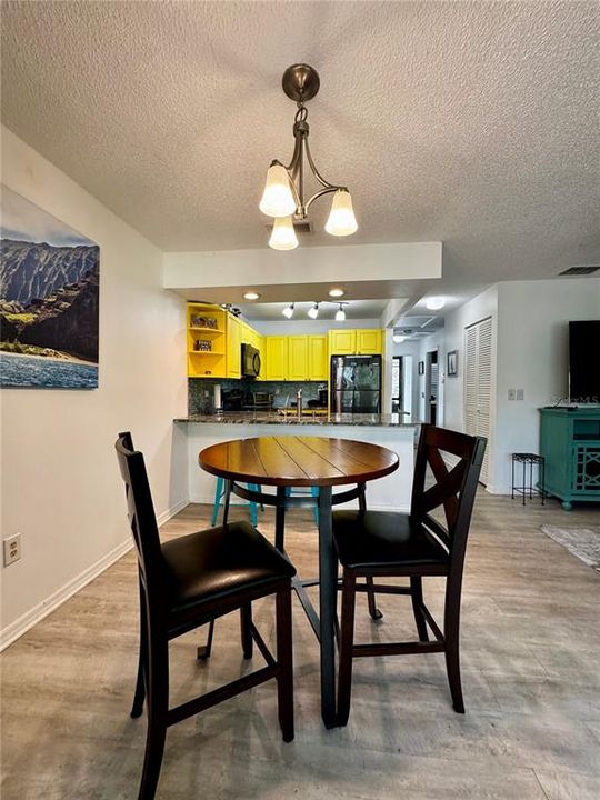Active With Contract: $1,750 (1 beds, 1 baths, 786 Square Feet)