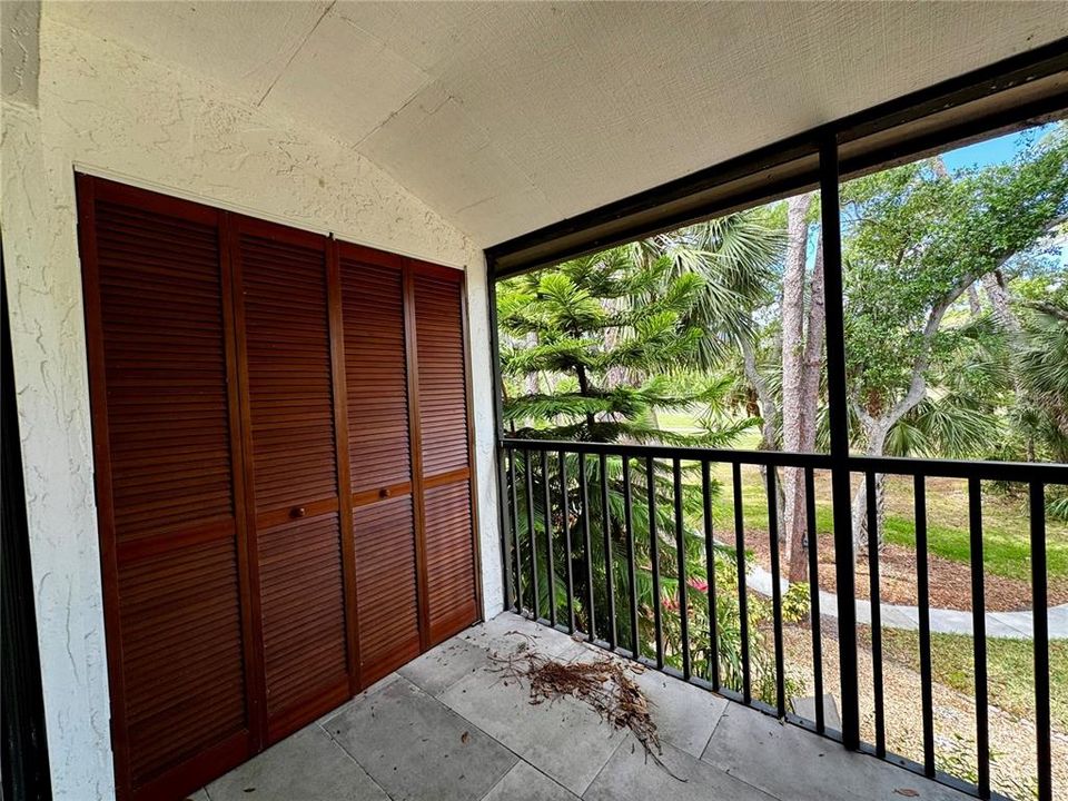 Active With Contract: $1,750 (1 beds, 1 baths, 786 Square Feet)