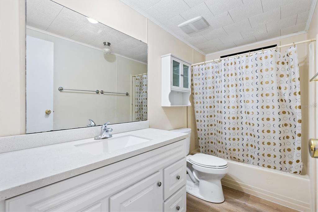 На продажу: $193,200 (3 спален, 2 ванн, 1680 Квадратных фут)