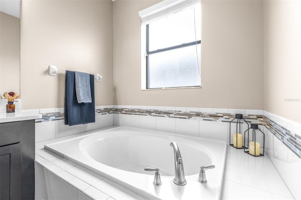 Active With Contract: $599,900 (4 beds, 3 baths, 2408 Square Feet)