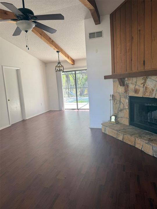 Active With Contract: $250,000 (2 beds, 2 baths, 928 Square Feet)